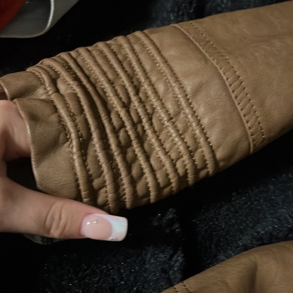 Leather jacket - Picture 4 of 7